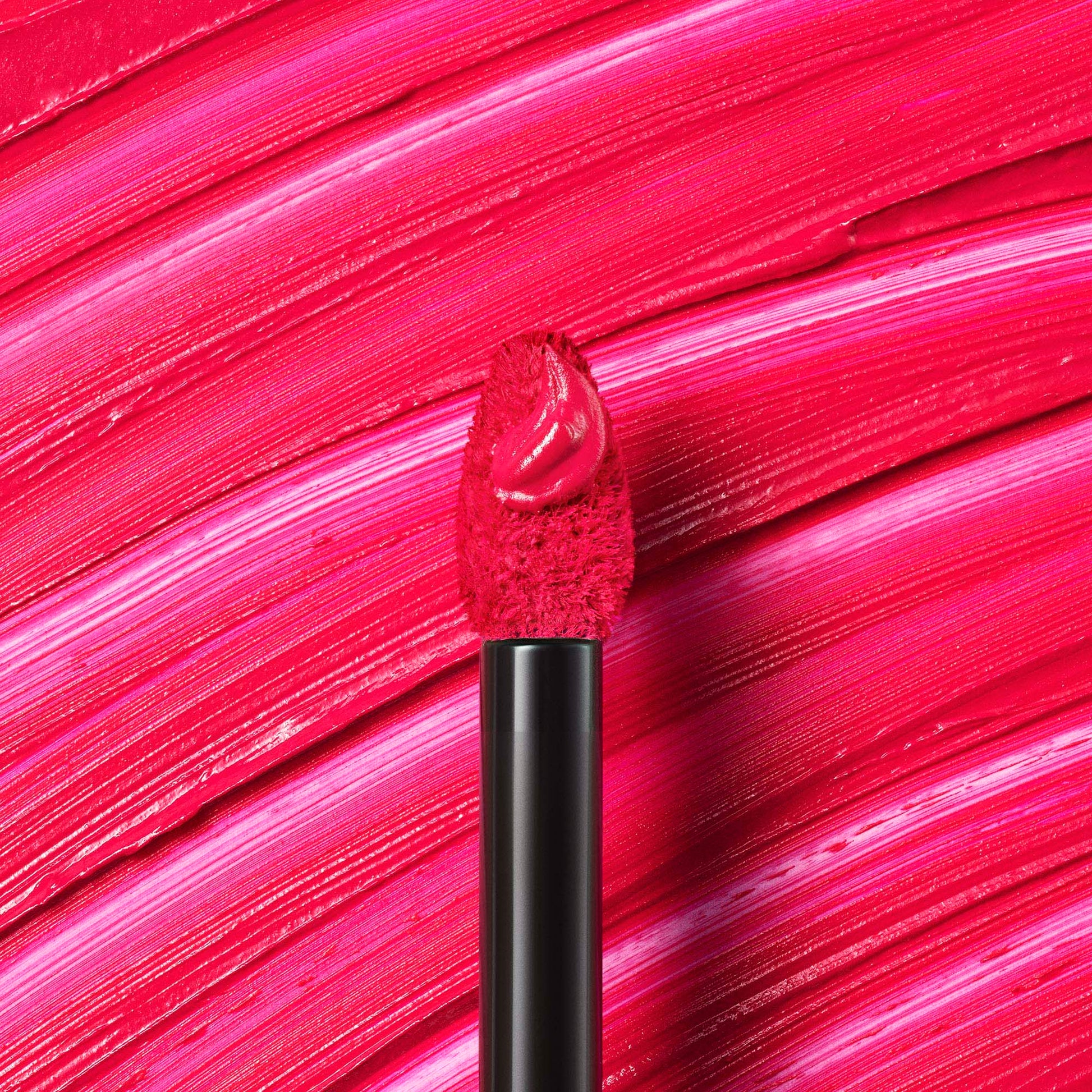 Stila Stay All Day liquid lipstick applicator wand with Pinktini cream texture smudge macro look at ZARÉ Cosmetics