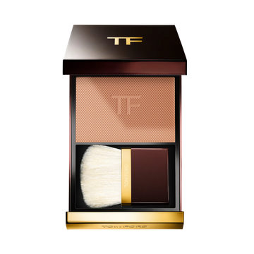Tom Ford Architecture Soft Matte Blurring Powder in 02 Ivory Fawn compact.